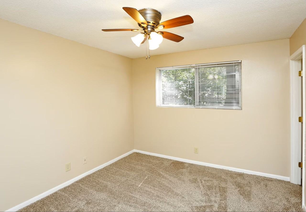 West Glen Apartments - Photo 3 of 10