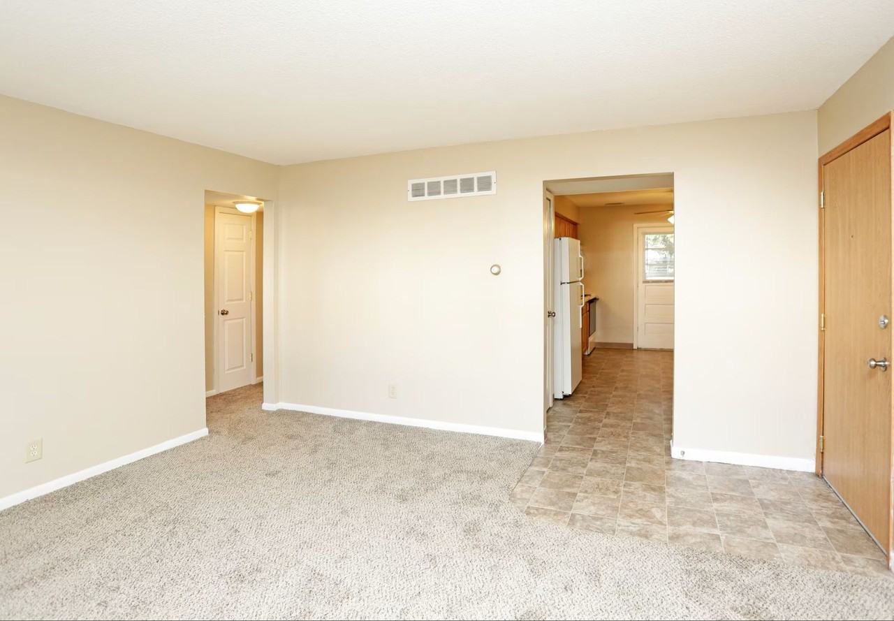 West Glen Apartments - Photo 7 of 10