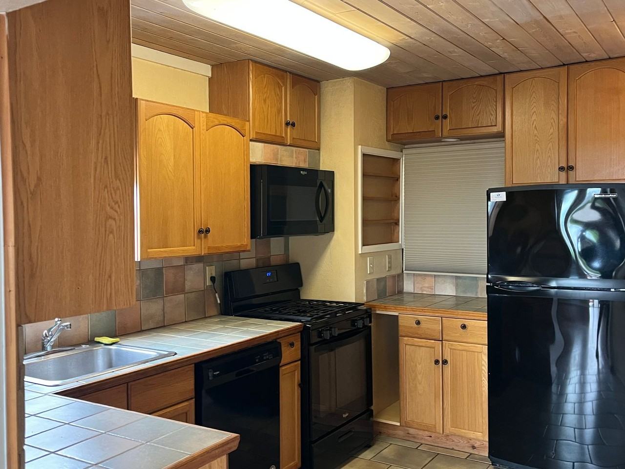 540 Kern Ave - Photo 3 of 25