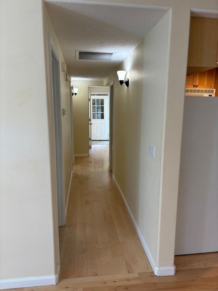 1069 Nw Milwaukee Ave - Photo 2 of 15
