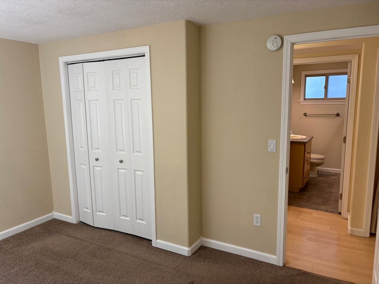 1069 Nw Milwaukee Ave - Photo 3 of 15