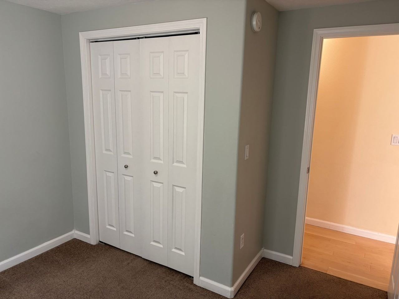 1069 Nw Milwaukee Ave - Photo 5 of 15