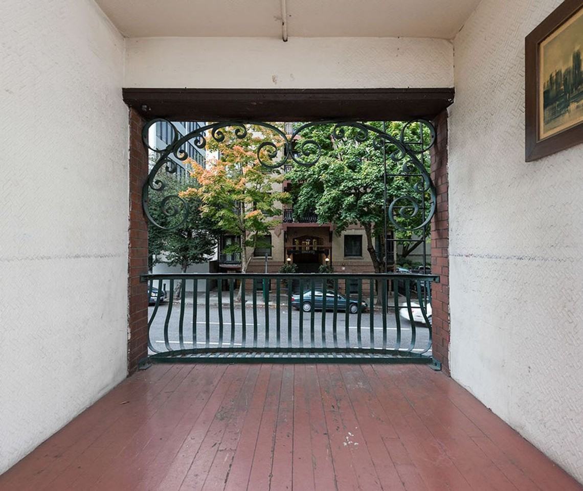 1126 SW 12th Avenue - Photo 5 of 31