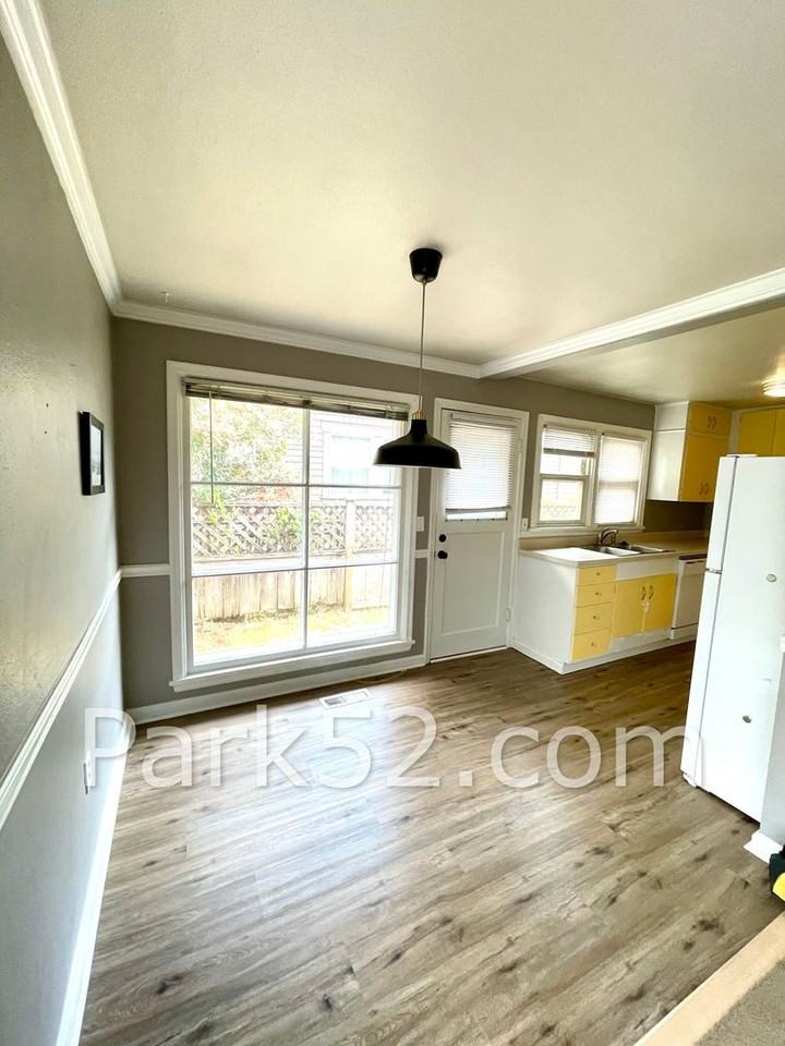4614 N 29th St - Photo 5 of 19