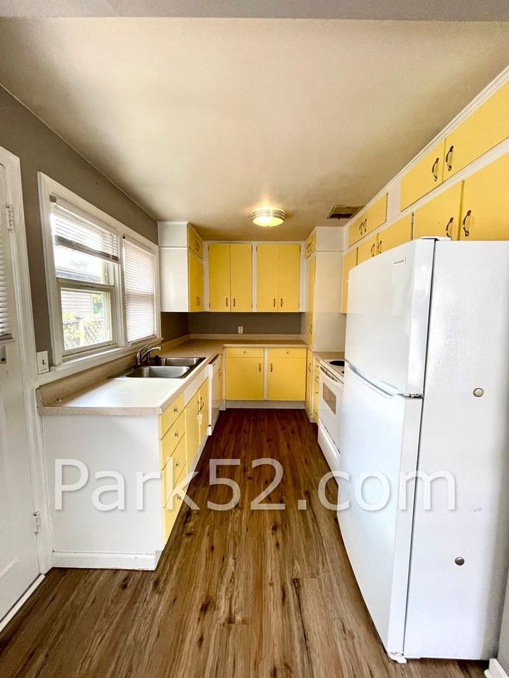 4614 N 29th St - Photo 6 of 19