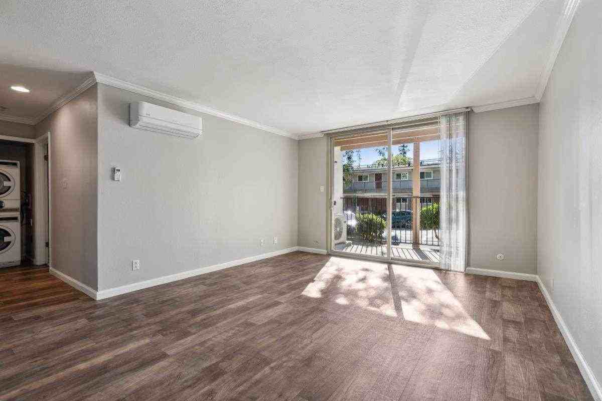 1812 Trinity Ave - Photo 2 of 20