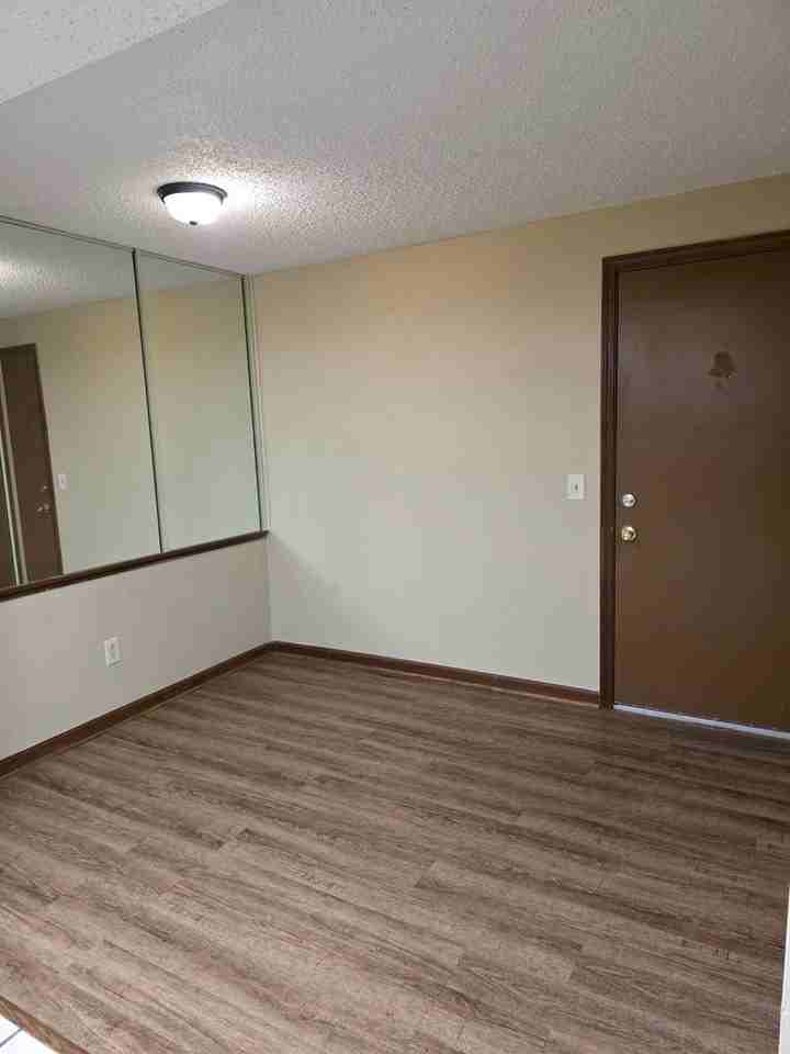 60 Oakridge Dr - Photo 2 of 6