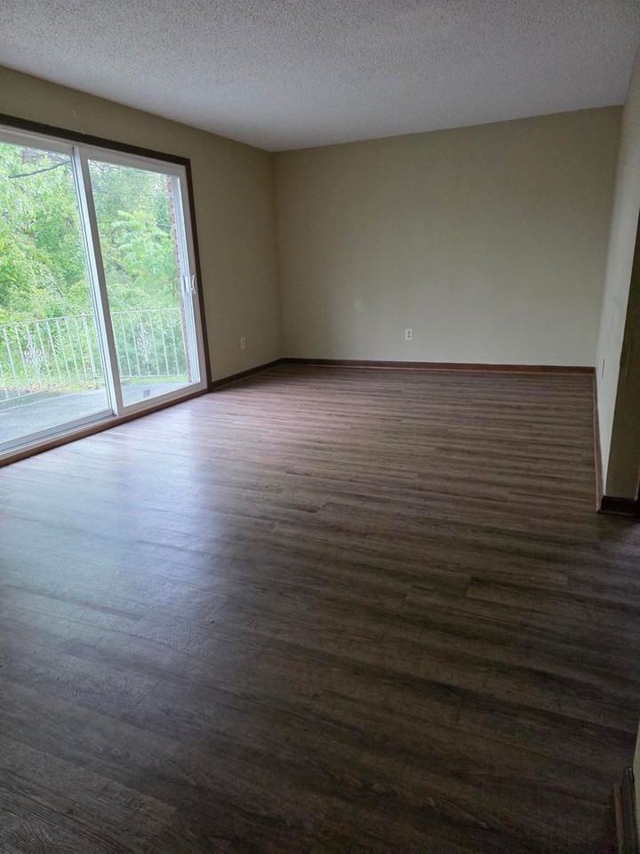 60 Oakridge Dr - Photo 3 of 6