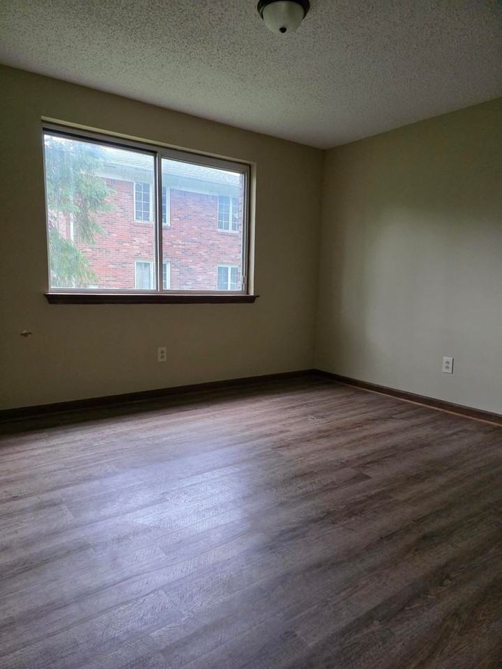 60 Oakridge Dr - Photo 4 of 6