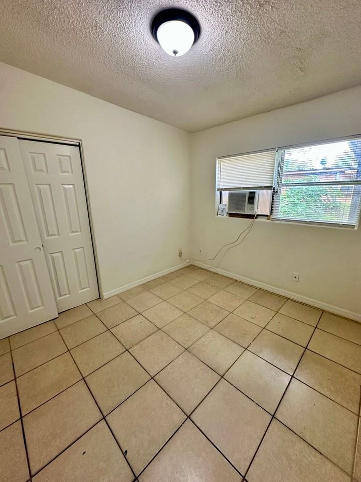 3116 Lawrence St - Photo 5 of 8