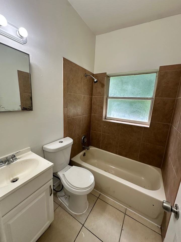 3116 Lawrence St - Photo 7 of 8