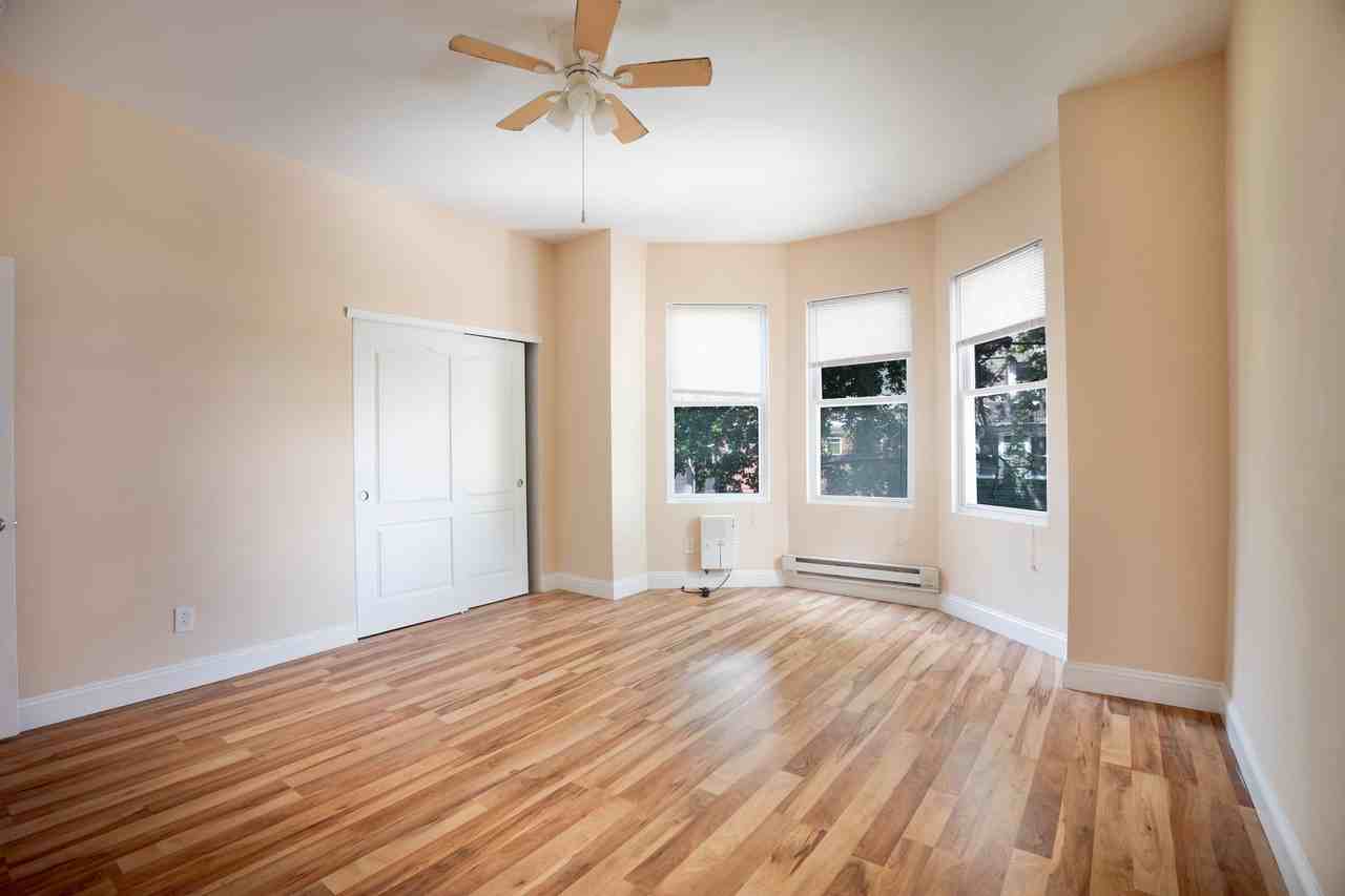 5013 Cedar Ave - Photo 5 of 19