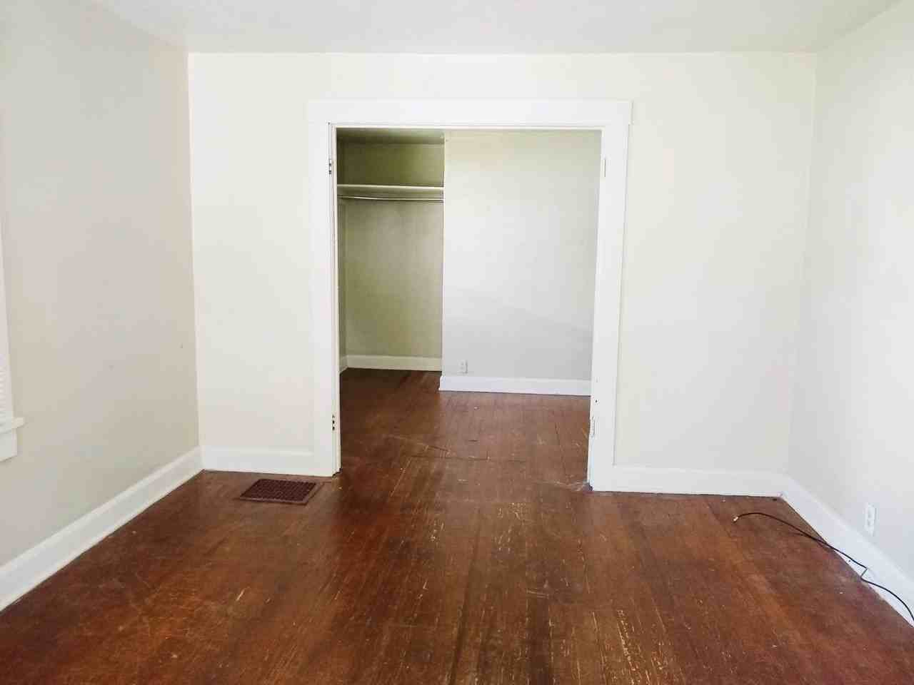 207 S Clark St - Photo 3 of 11