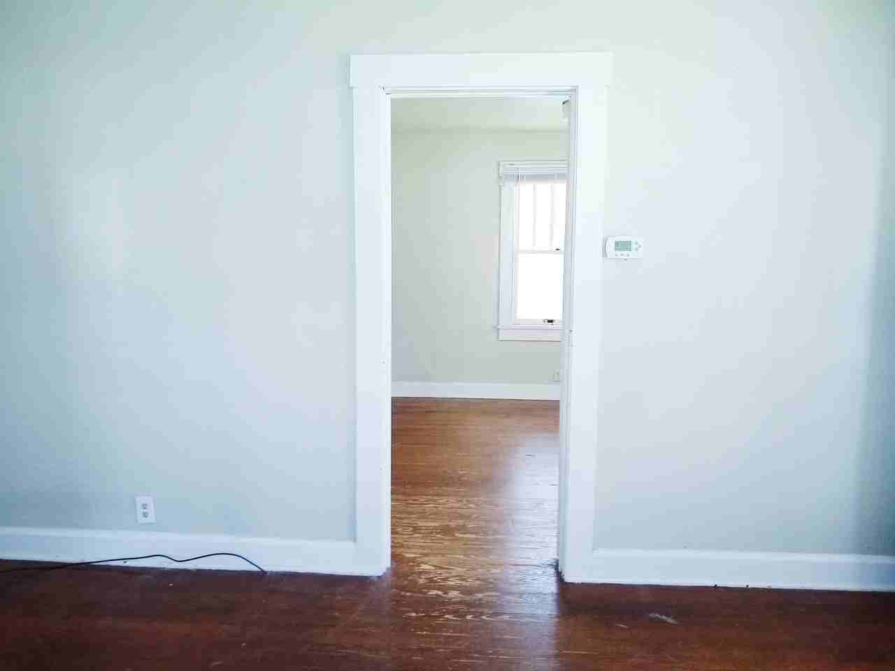 207 S Clark St - Photo 6 of 11