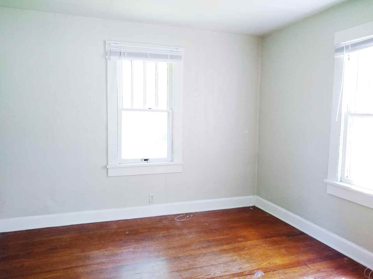 207 S Clark St - Photo 7 of 11