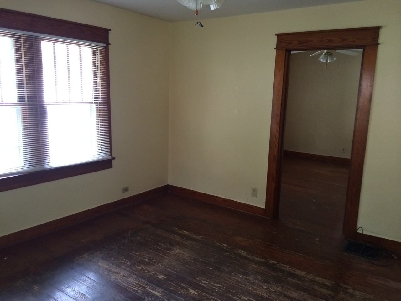 213 S Clark St - Photo 3 of 6