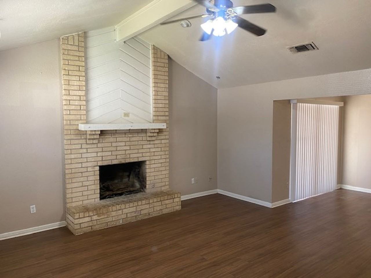 902 Country Aire Dr - Photo 2 of 16