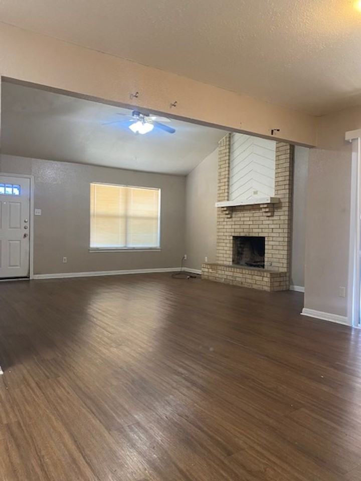 902 Country Aire Dr - Photo 3 of 16