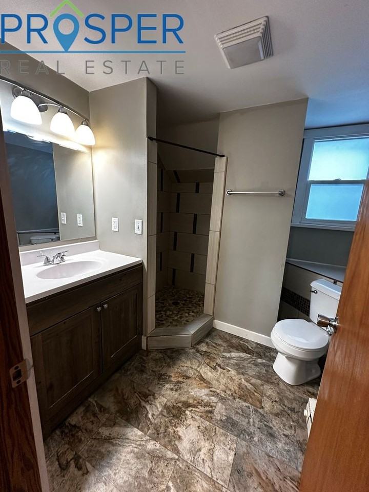 319 Earl St - Photo 5 of 13