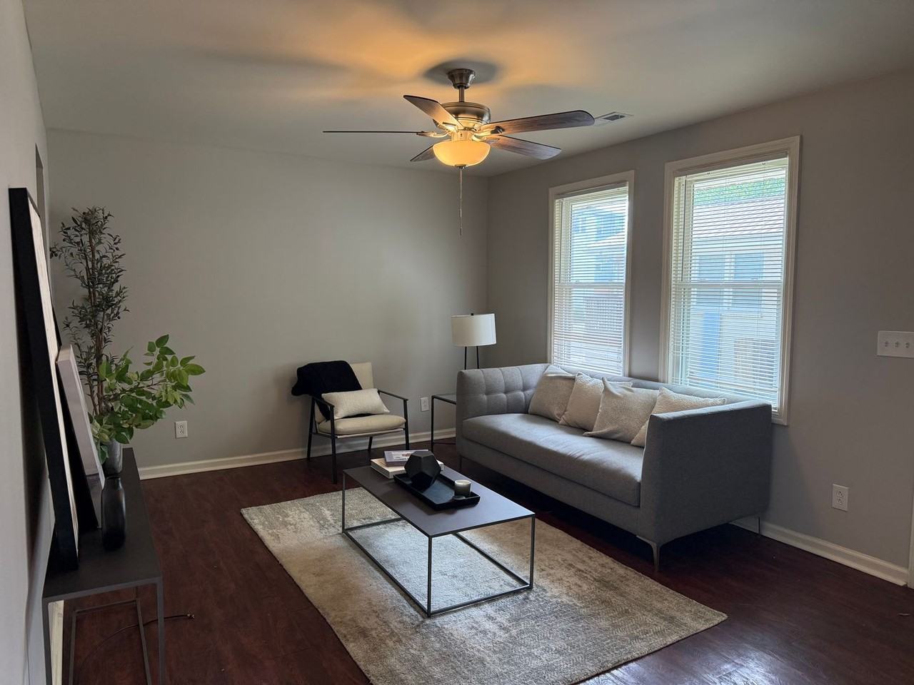 1304 Ireland St #B - Photo 2 of 5