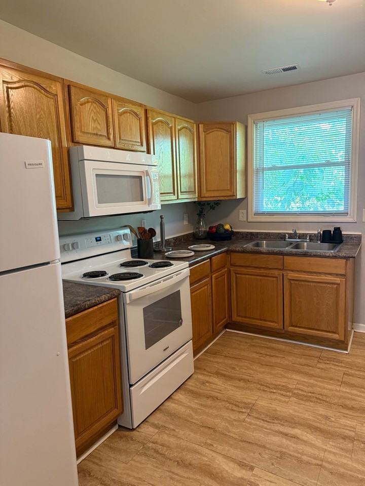 1304 Ireland St #B - Photo 5 of 5