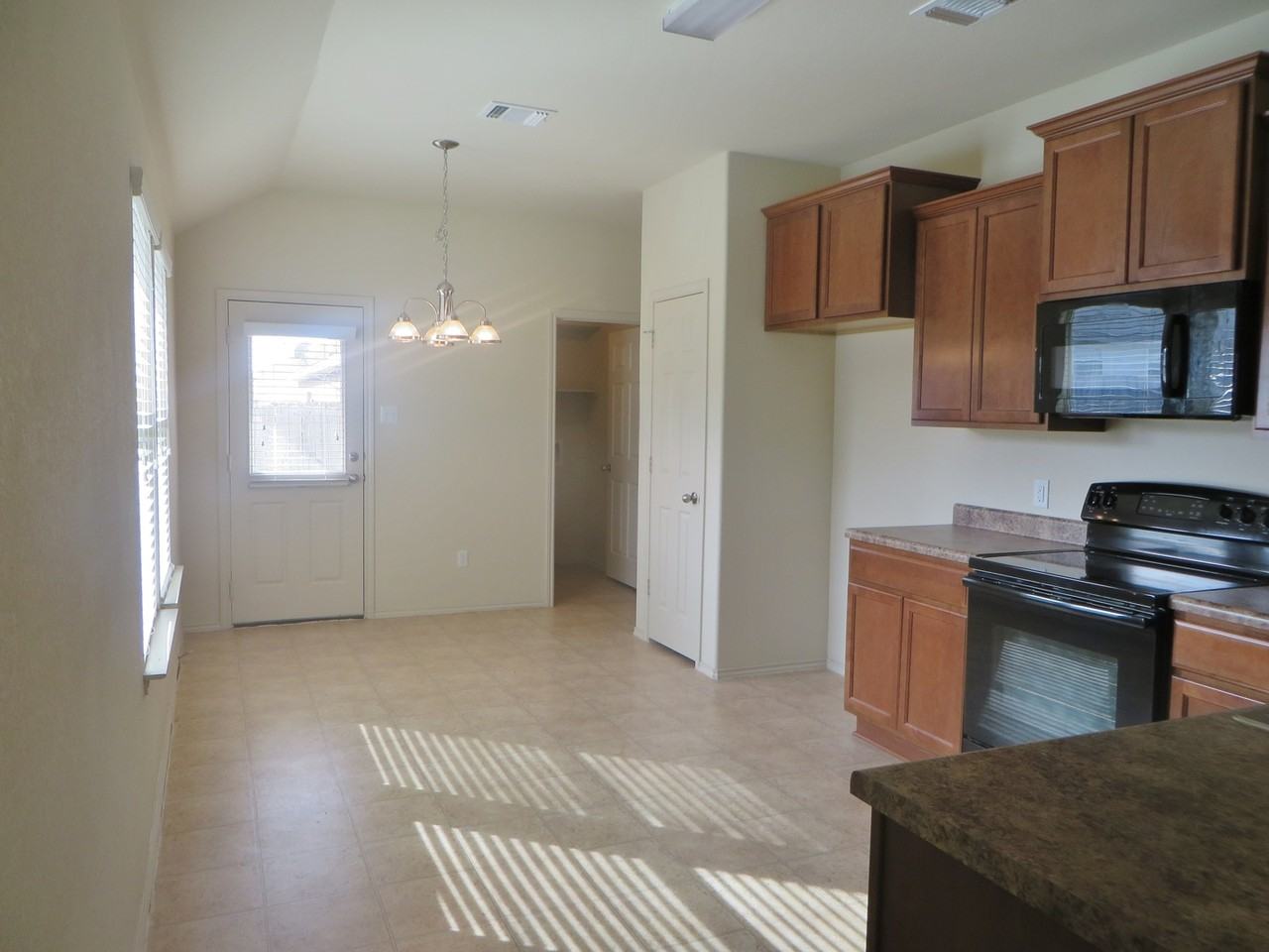 121 Soapstone Dr - Photo 4 of 17