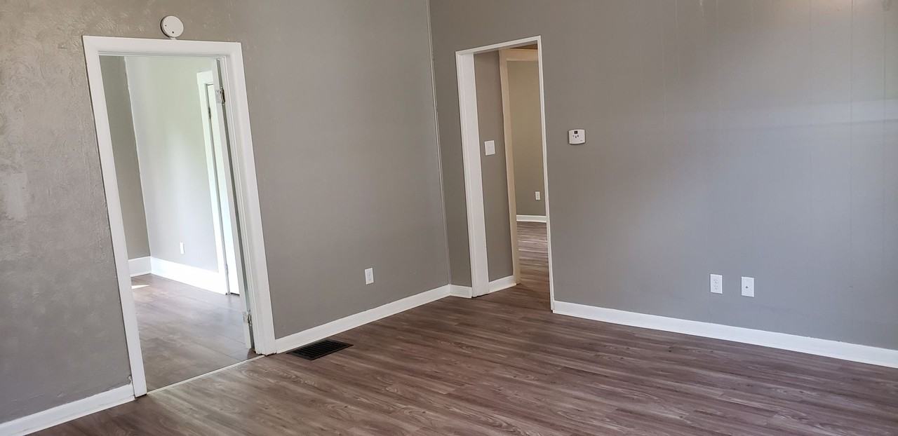 707 S Armstrong St - Photo 4 of 12