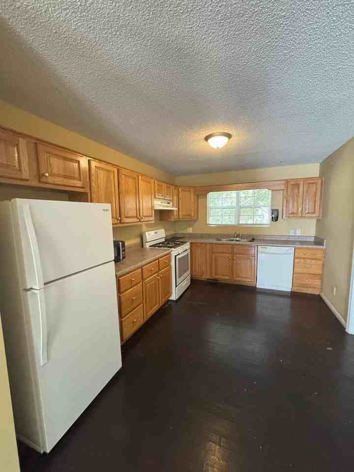 189 Marlin St - Photo 3 of 14