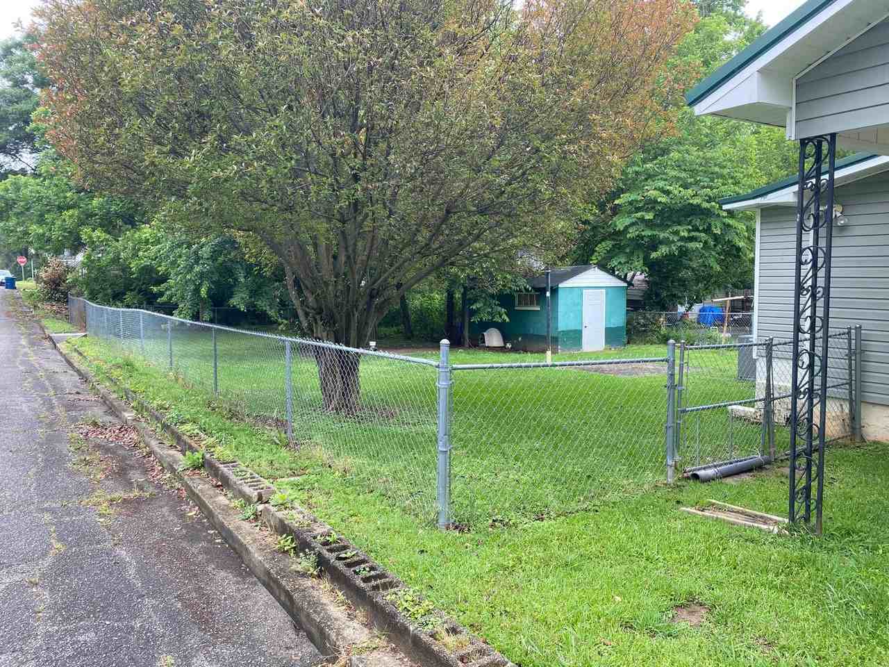 220 E 30th St - Photo 5 of 17