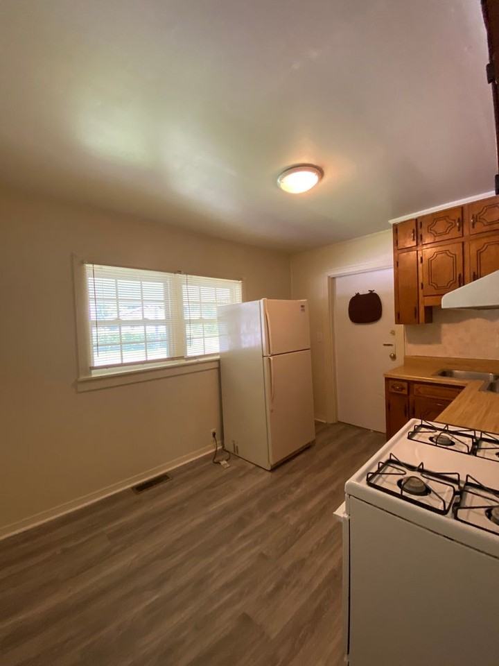 220 E 30th St - Photo 7 of 17