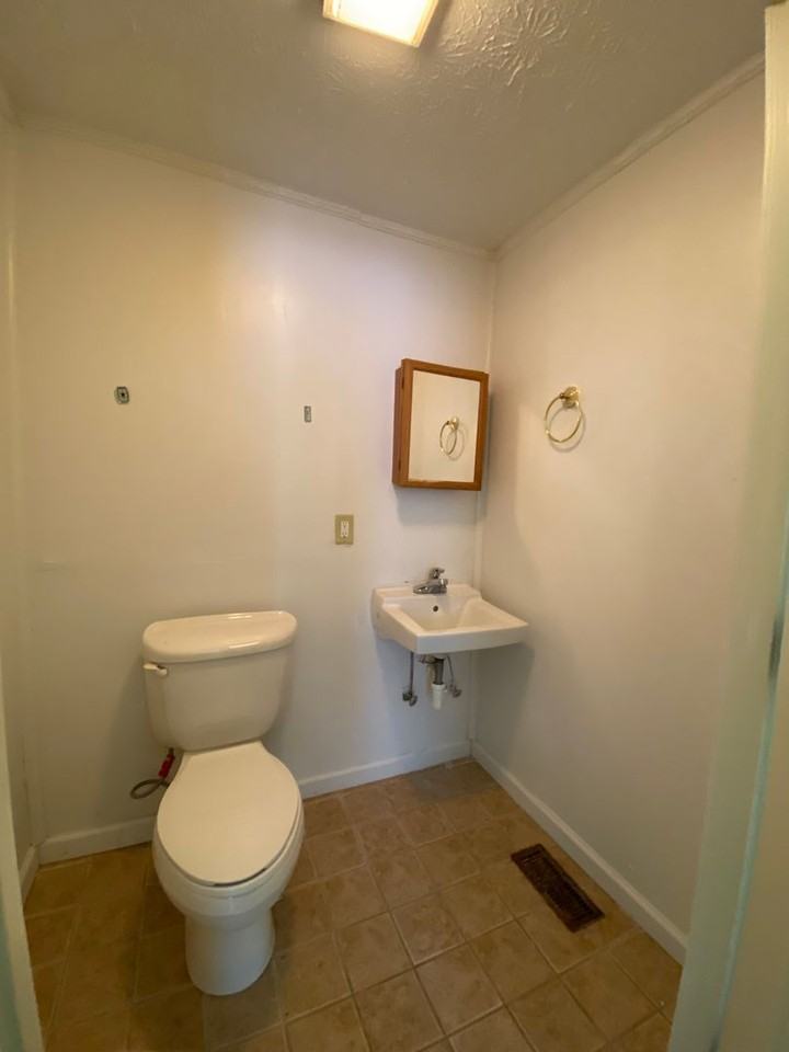 220 E 30th St - Photo 6 of 17