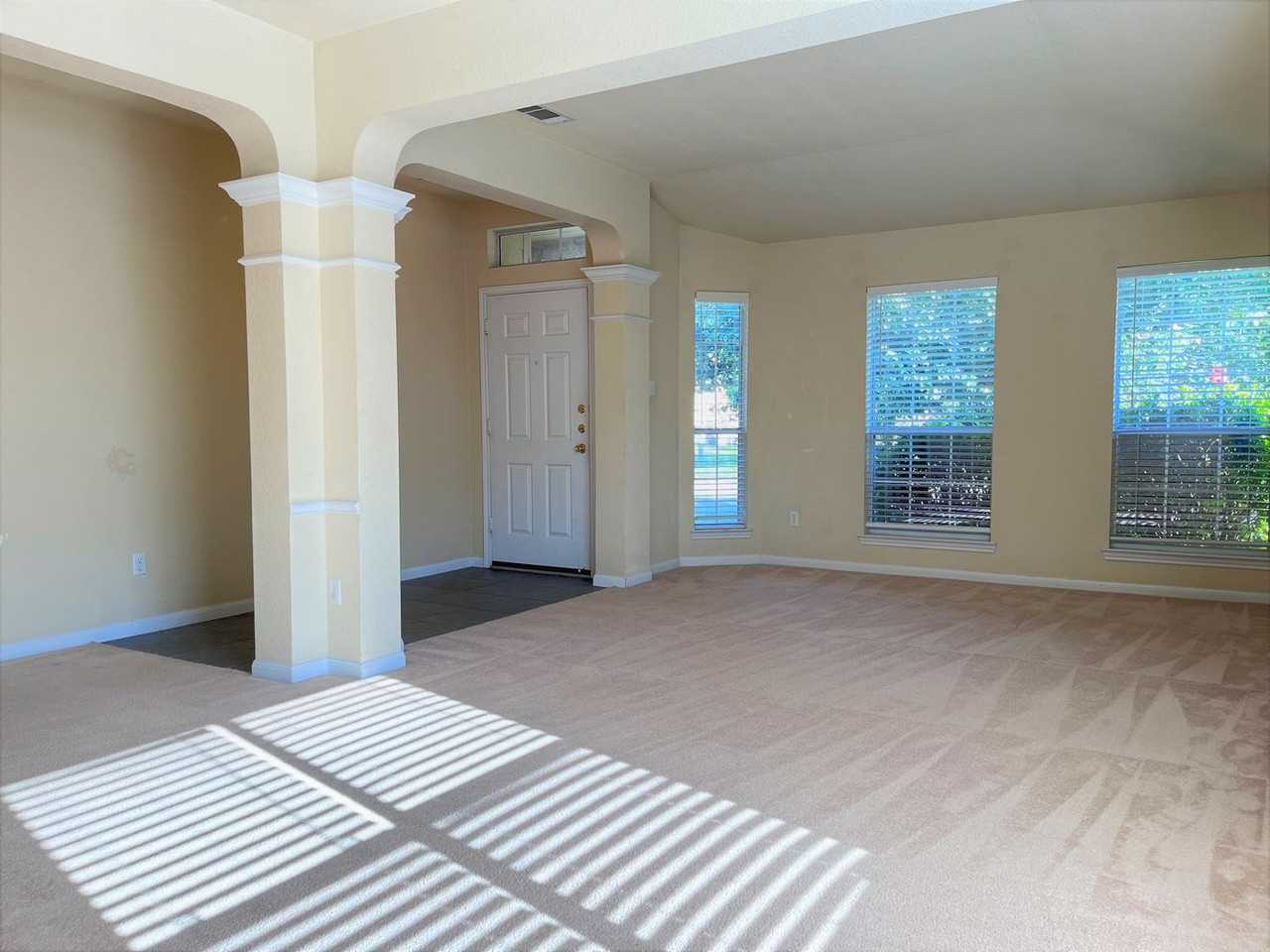 102 Lone Shadow Dr - Photo 2 of 22