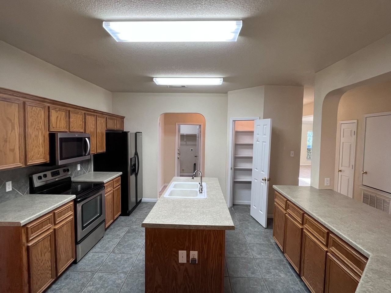 102 Lone Shadow Dr - Photo 7 of 22