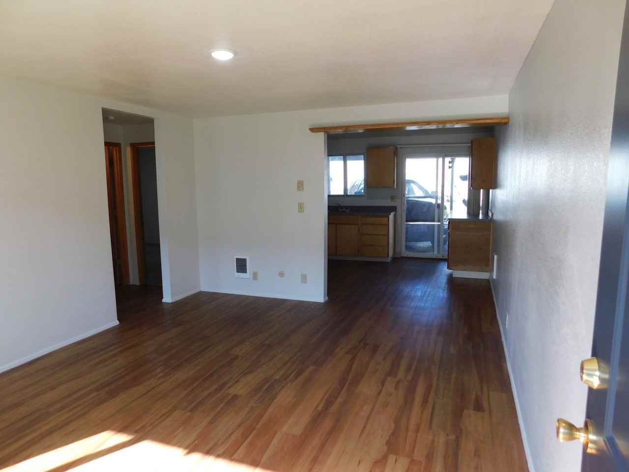 The Royals Apartments - Photo 2 of 11