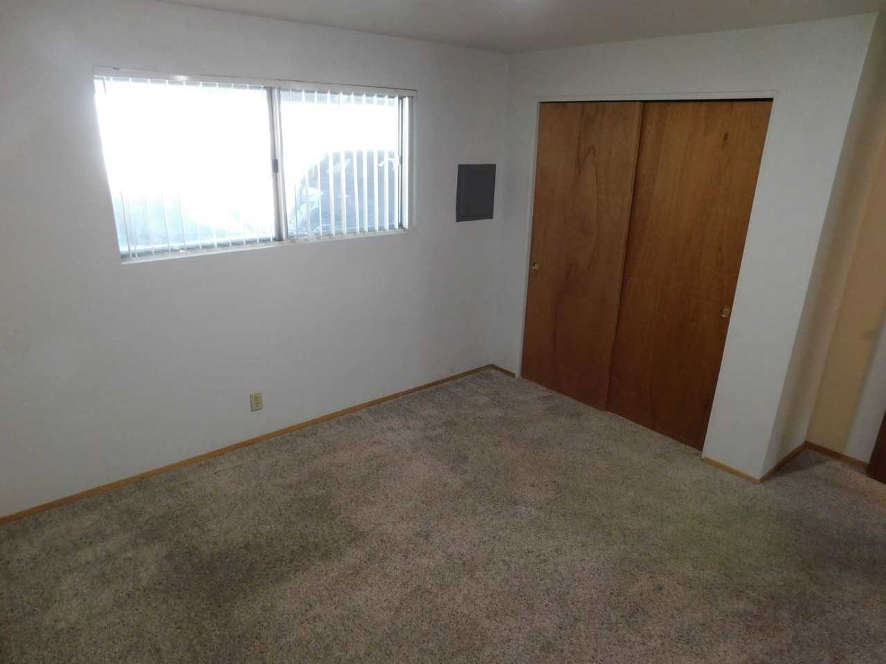 The Royals Apartments - Photo 5 of 11