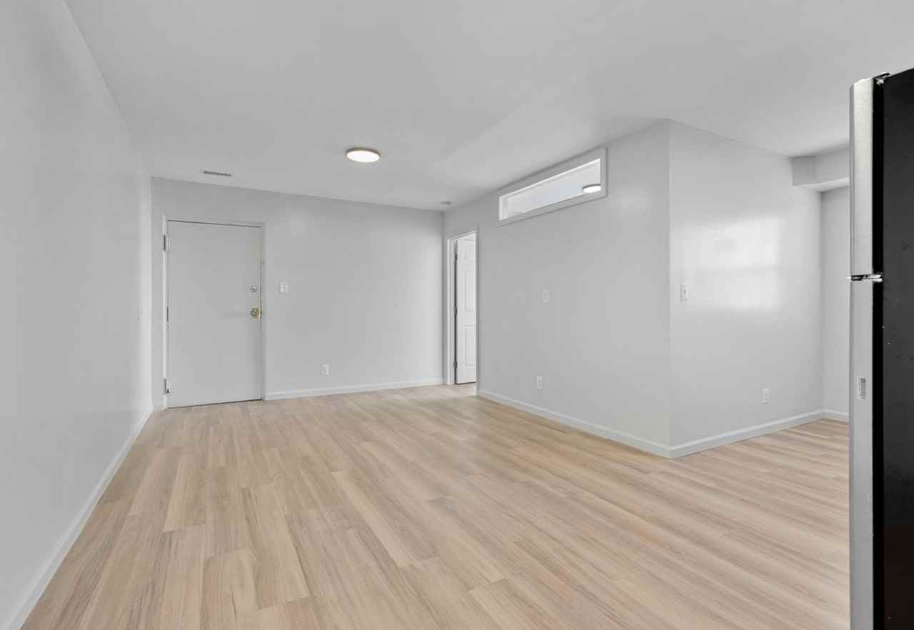 121 Yuma Street Southeast - Photo 5 of 10