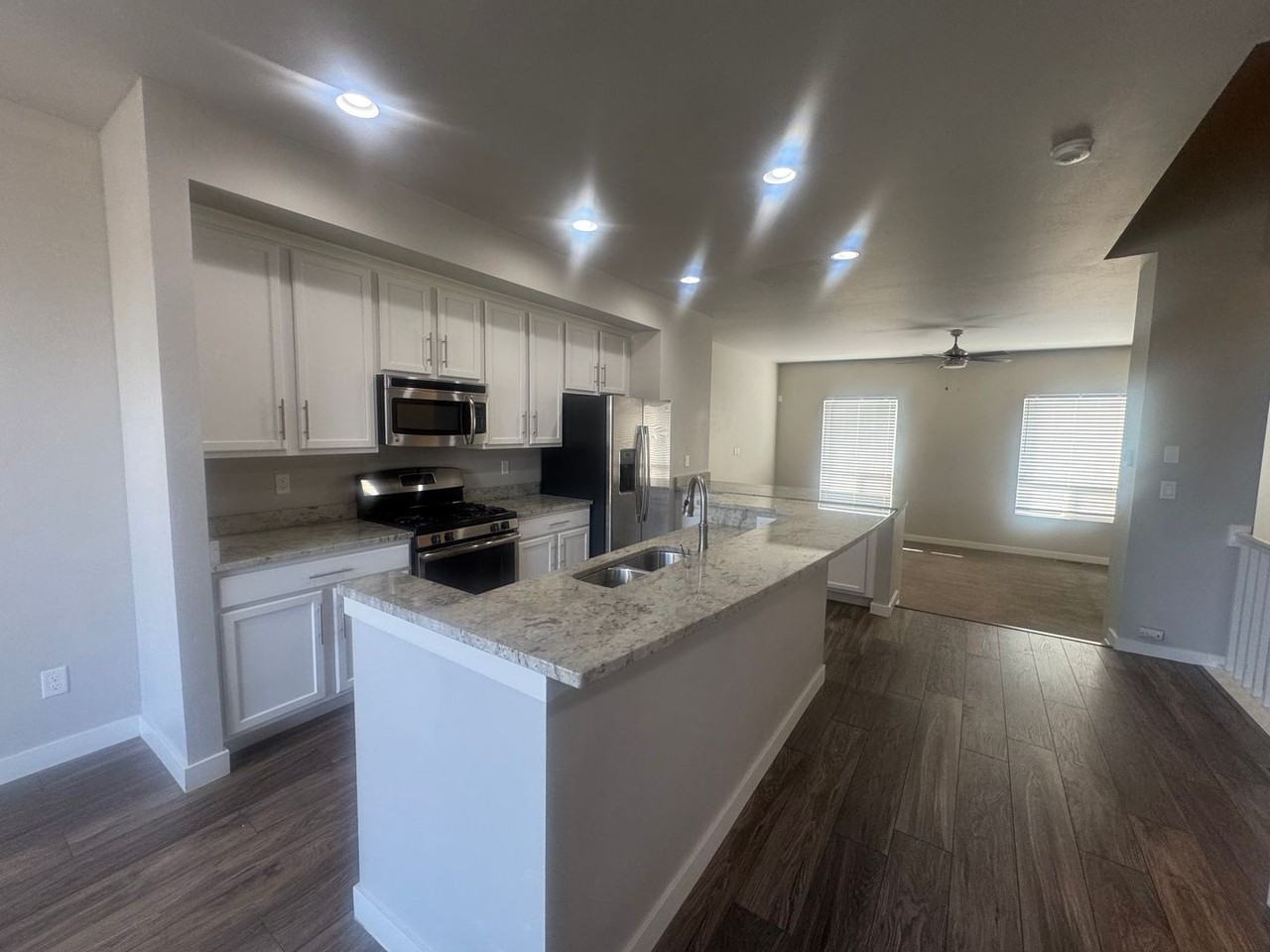 5129 W Ashfield Dr - Photo 5 of 12
