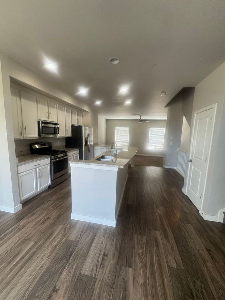 5129 W Ashfield Dr - Photo 6 of 12