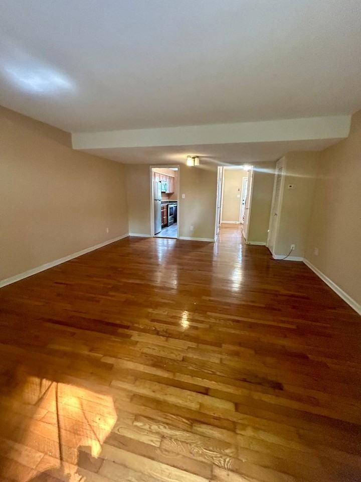 400 Davie Rd - Photo 2 of 13