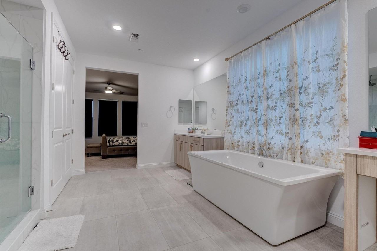 230 Carmel Sky St - Photo 4 of 50