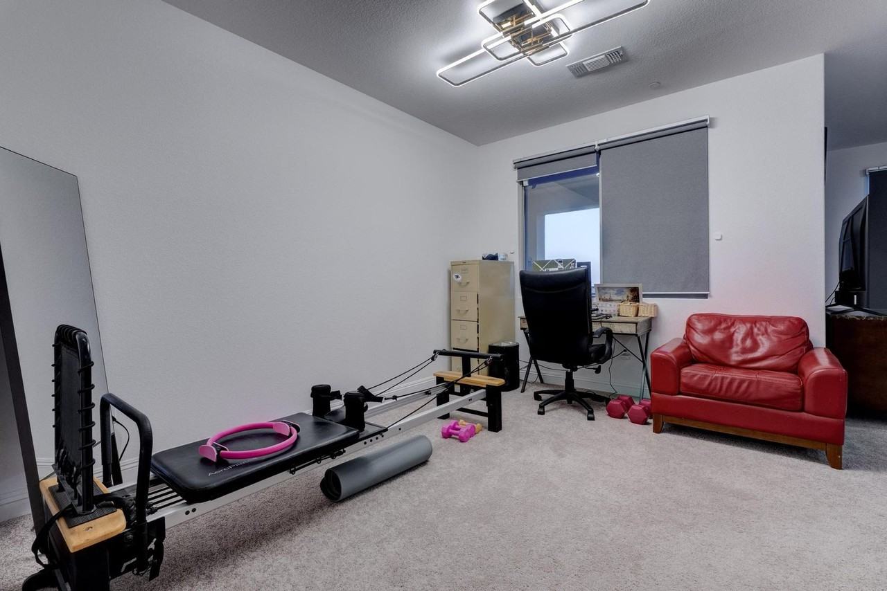 230 Carmel Sky St - Photo 5 of 50