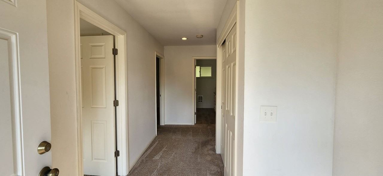 1410 N Waugh Rd - Photo 2 of 15