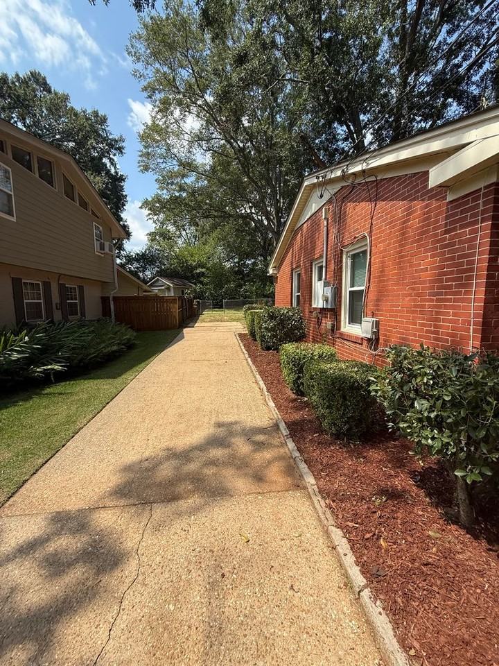 919 Highpoint Rd - Photo 3 of 16