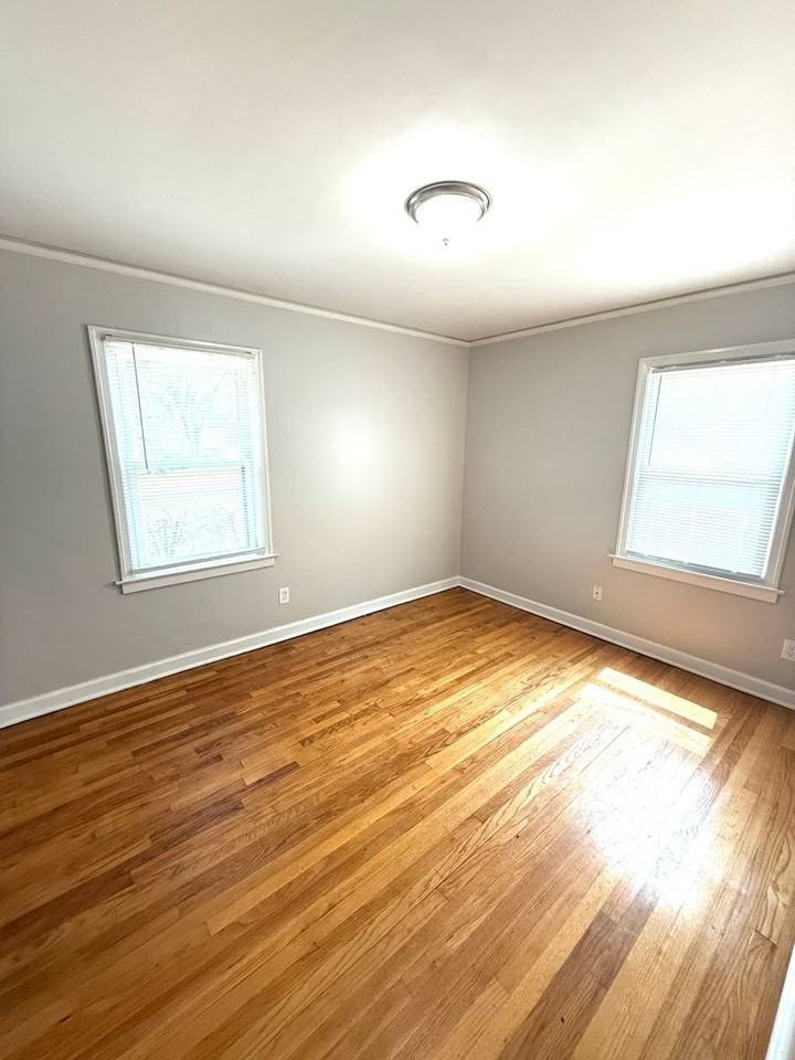 919 Highpoint Rd - Photo 6 of 16