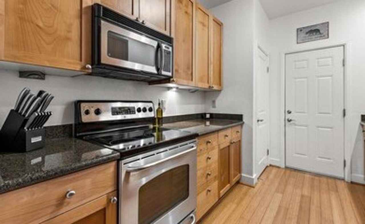 330 S Overlook Dr - Photo 2 of 34