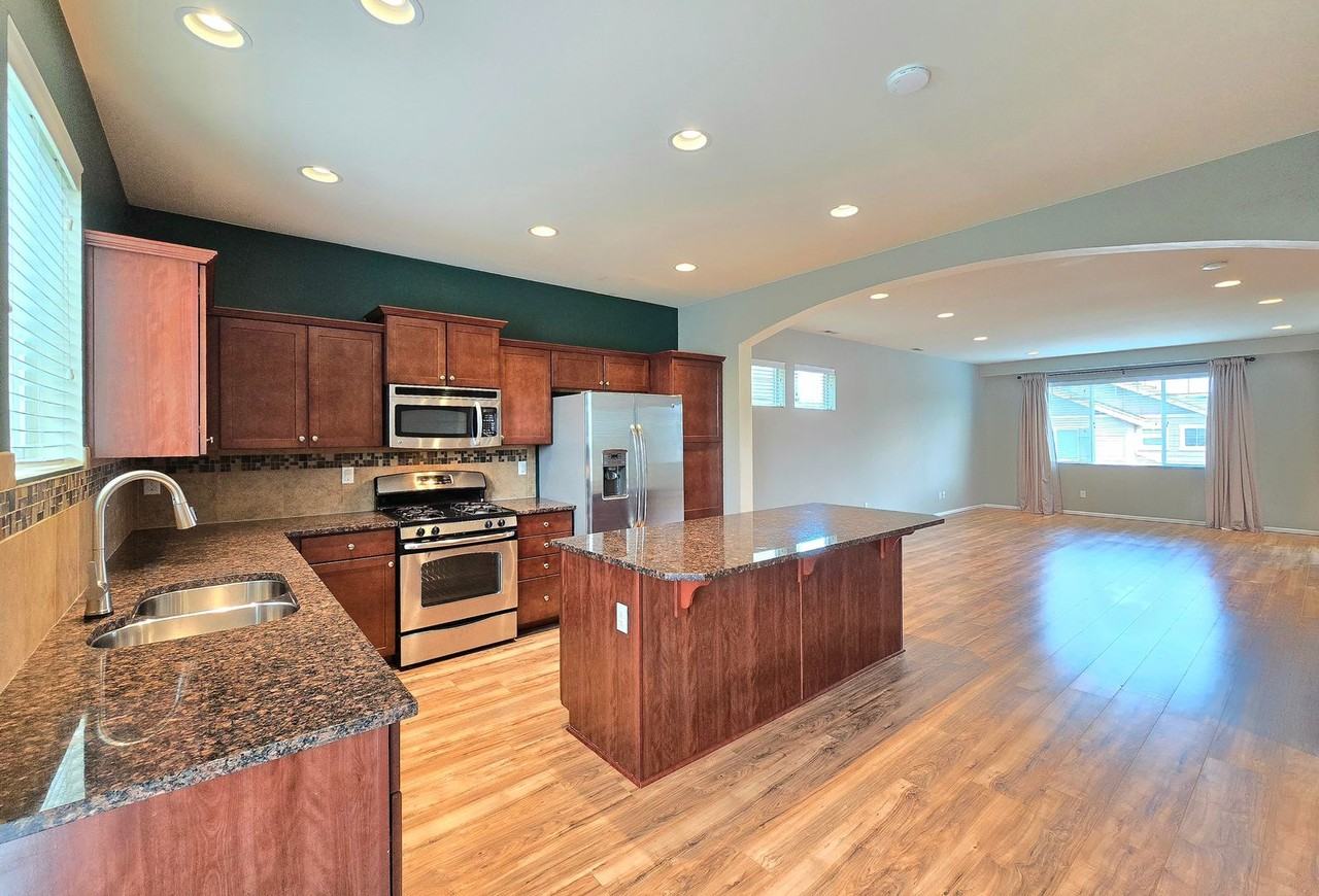 1216 92nd Ave NE - Photo 2 of 23