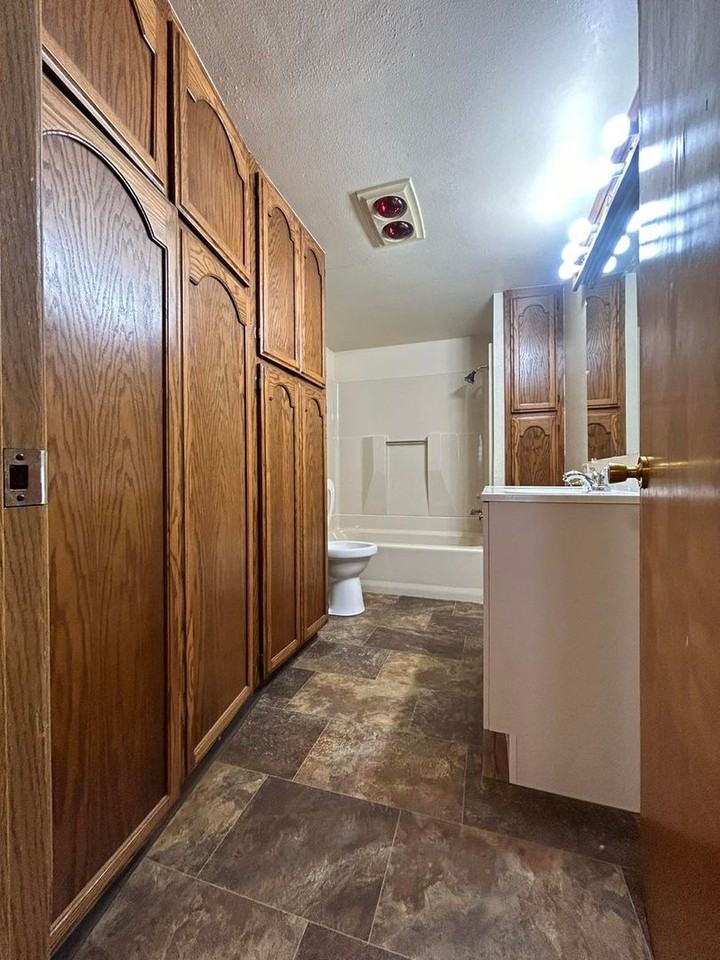 391 2nd Ave SW - Photo 5 of 10