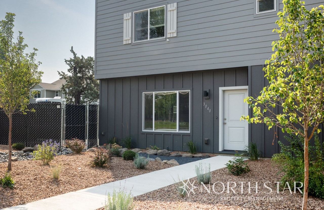 3040 Sw Obsidian Ave - Photo 3 of 25