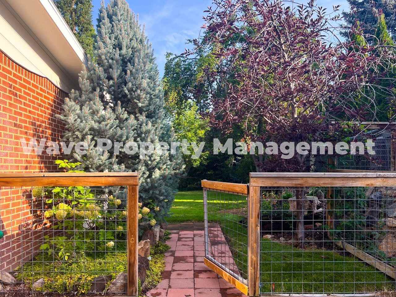 1204 W Highland View Dr - Photo 2 of 19