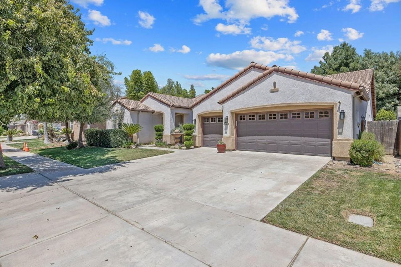 6124 W Delaware Ct - Photo 3 of 50